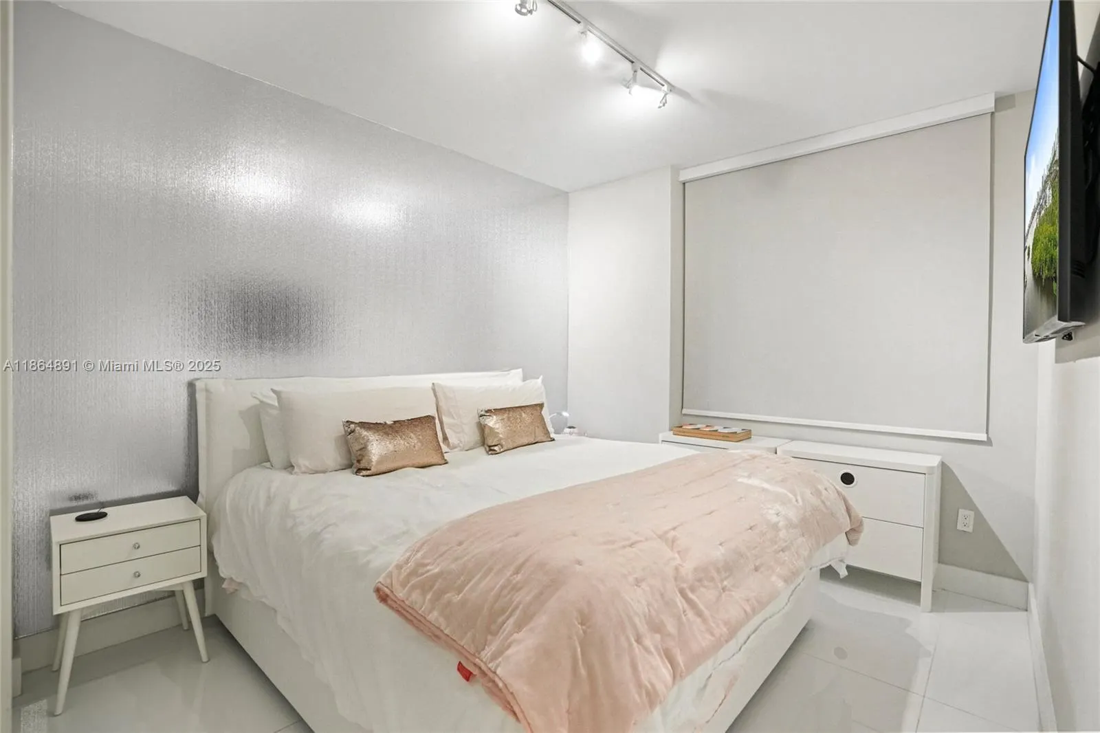 16385 Biscayne, #1618+ 2 Parking