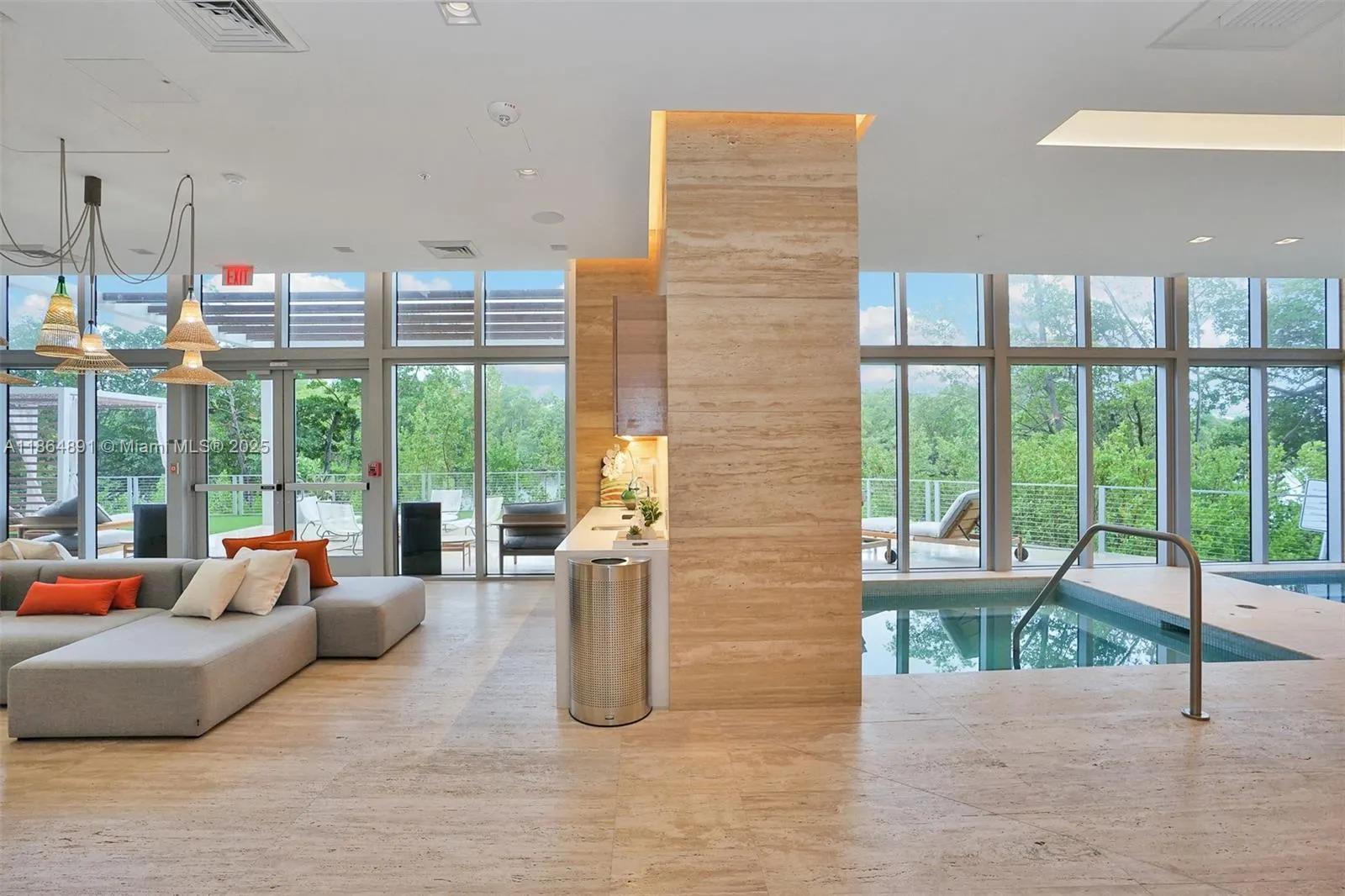 16385 Biscayne, #1618+ 2 Parking