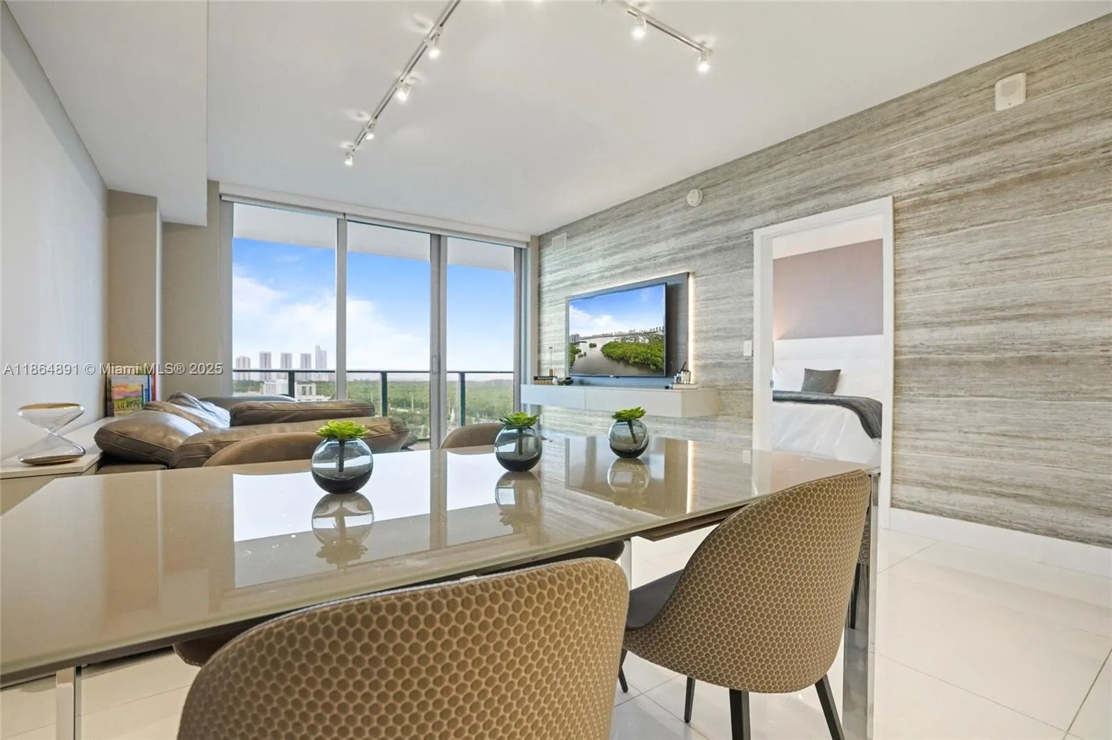 16385 Biscayne, #1618+ 2 Parking