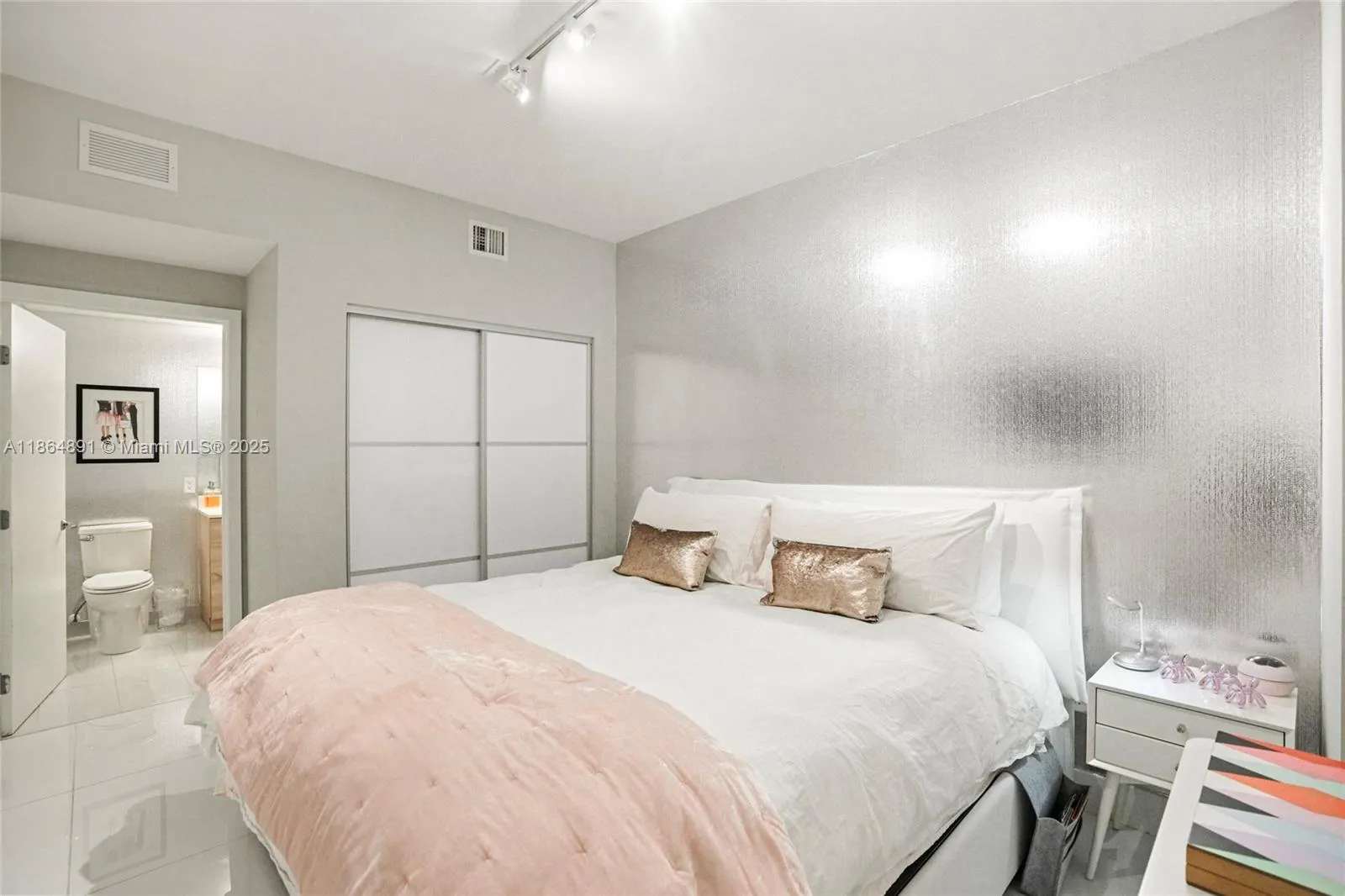 16385 Biscayne, #1618+ 2 Parking