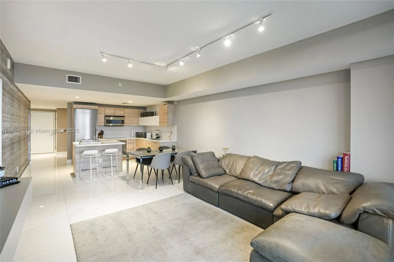 16385 Biscayne, #1618+ 2 Parking