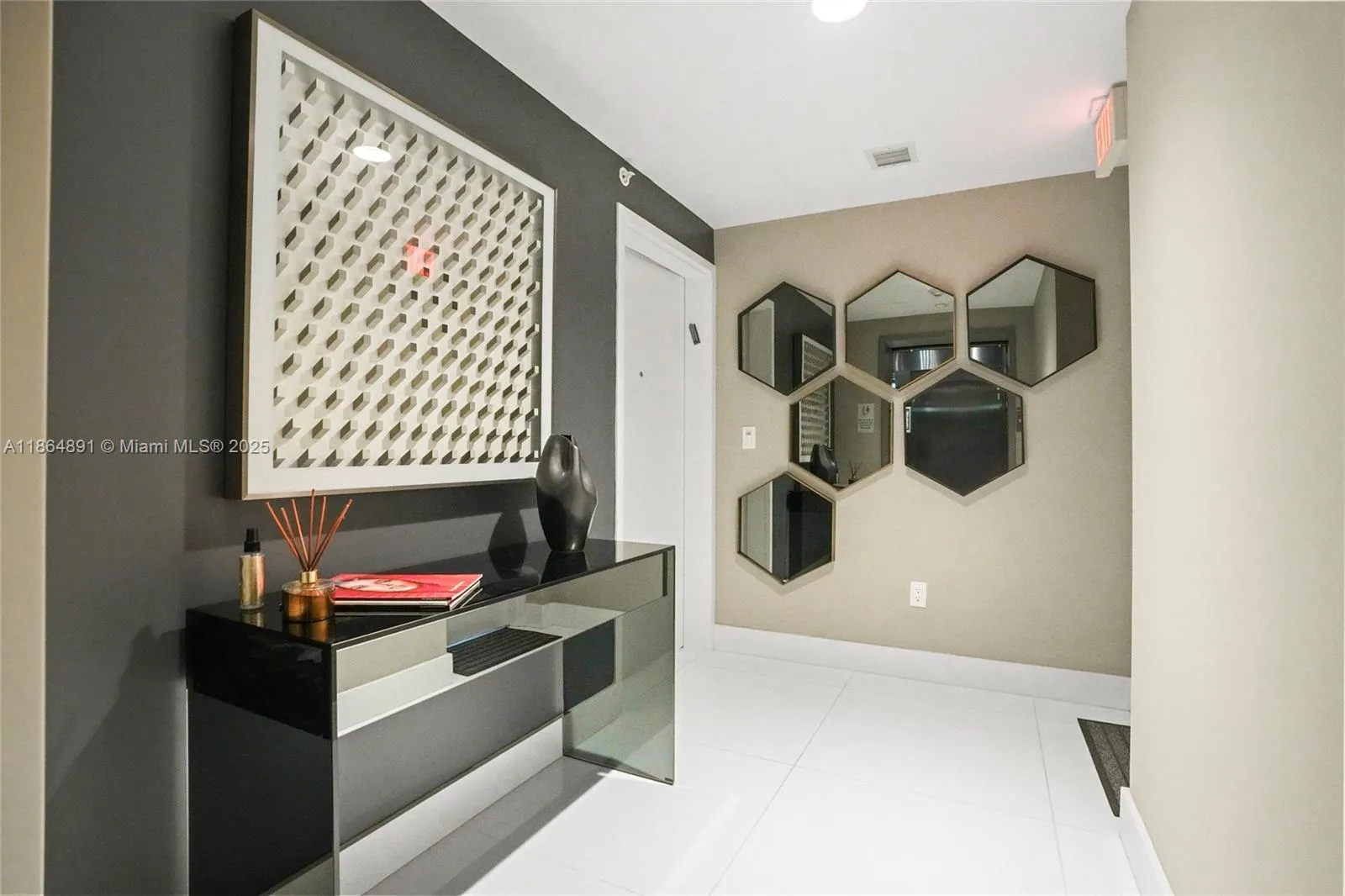 16385 Biscayne, #1618+ 2 Parking