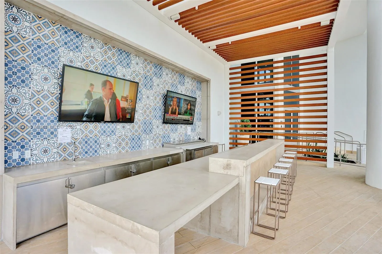 16385 Biscayne, #1618+ 2 Parking