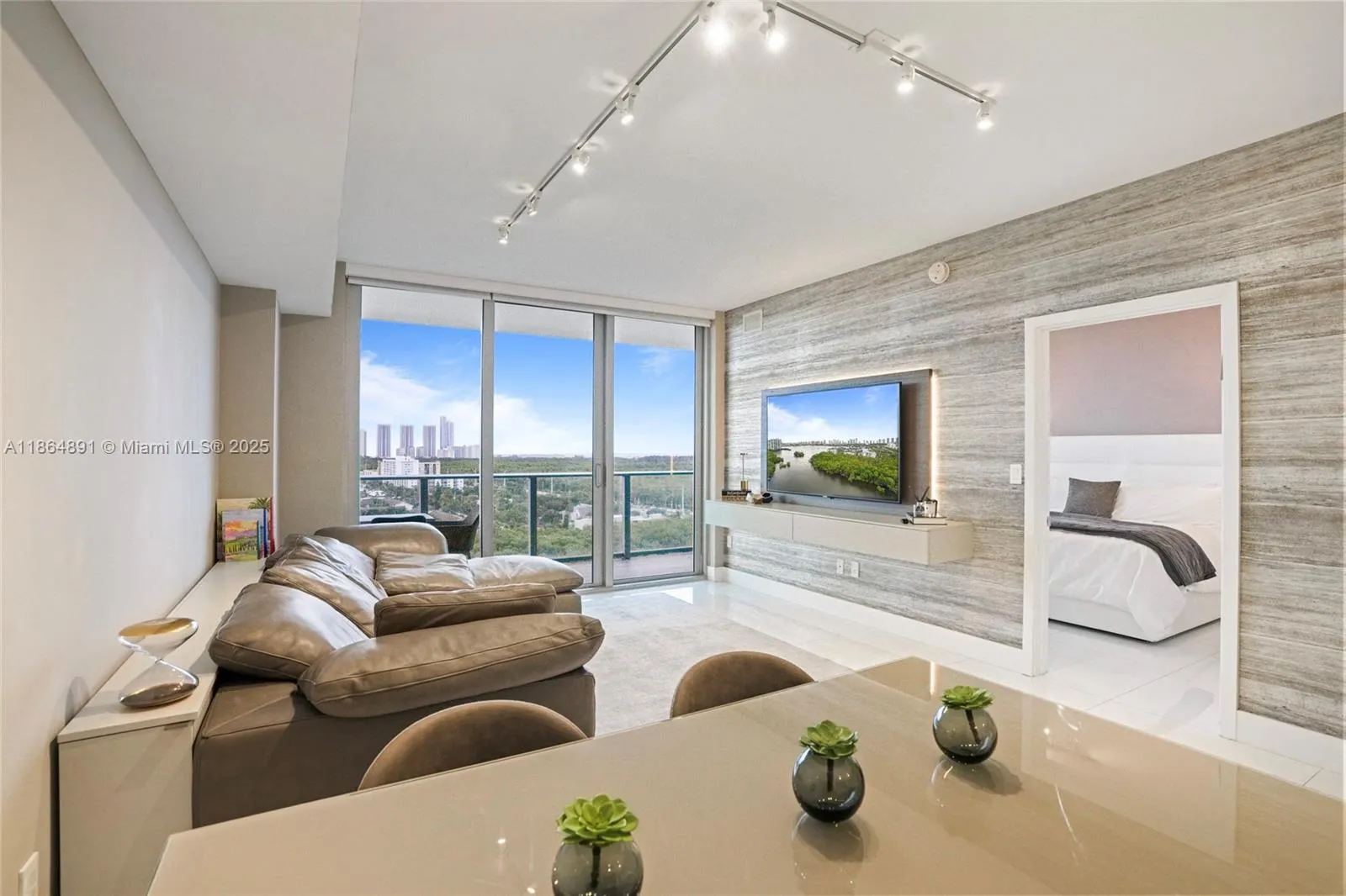 16385 Biscayne, #1618+ 2 Parking