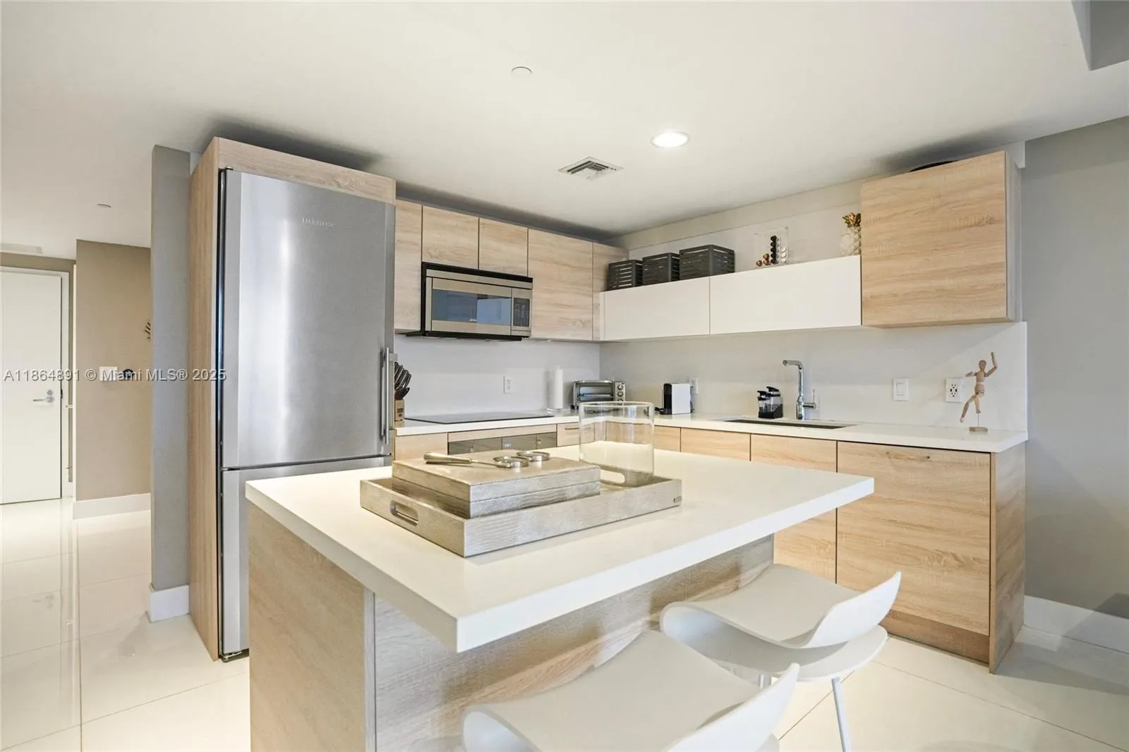 16385 Biscayne, #1618+ 2 Parking