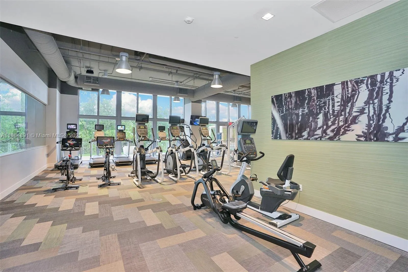 16385 Biscayne, #1618+ 2 Parking