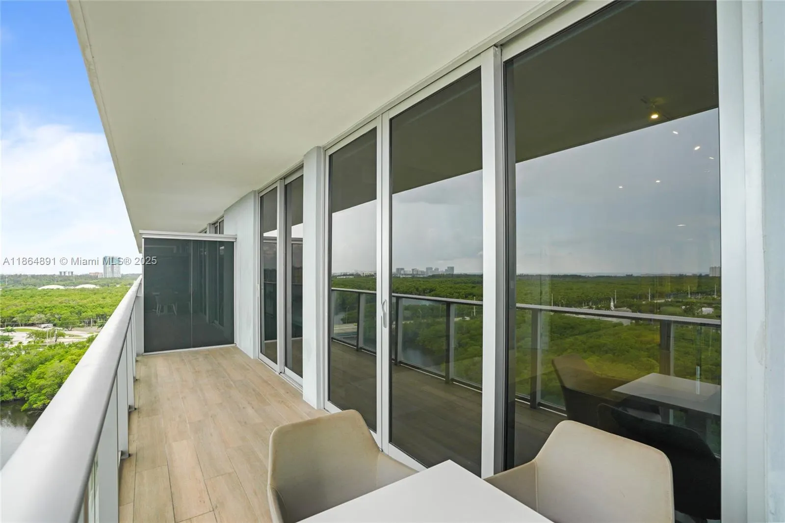16385 Biscayne, #1618+ 2 Parking