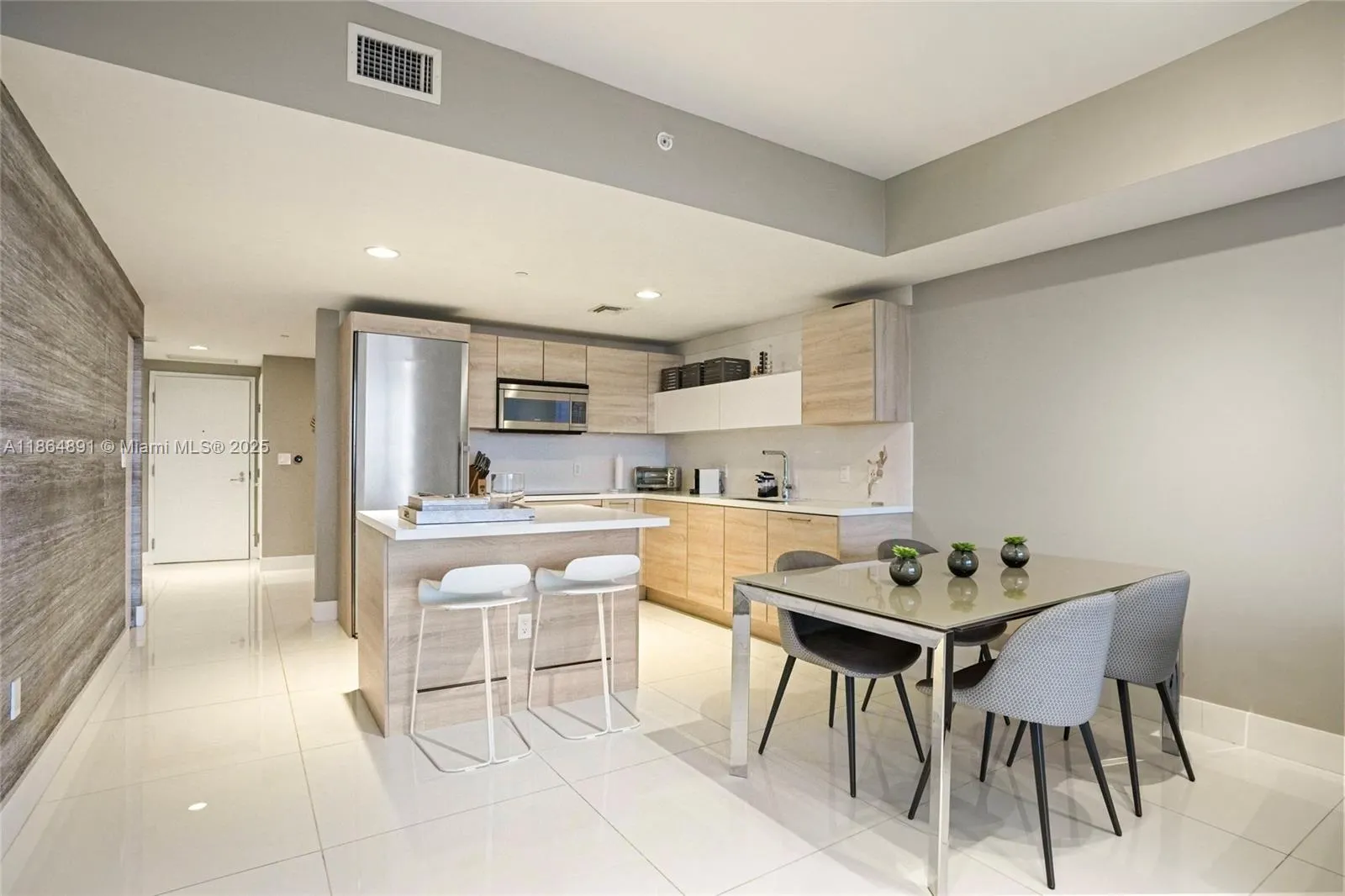 16385 Biscayne, #1618+ 2 Parking
