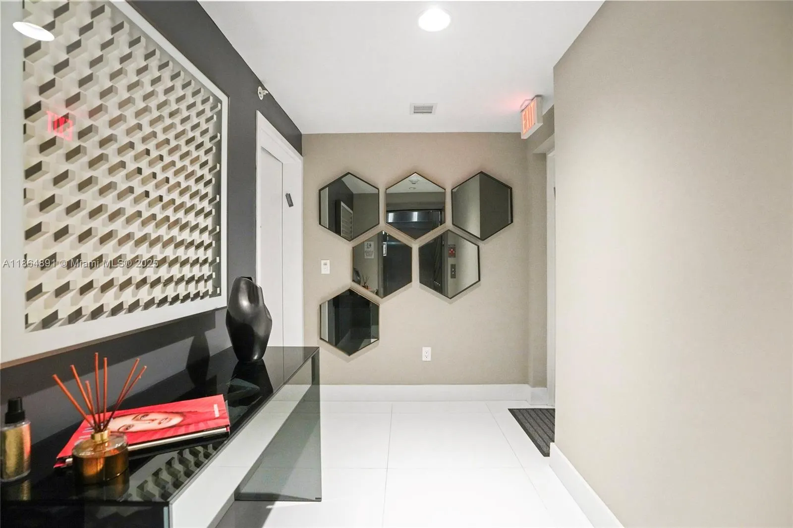 16385 Biscayne, #1618+ 2 Parking