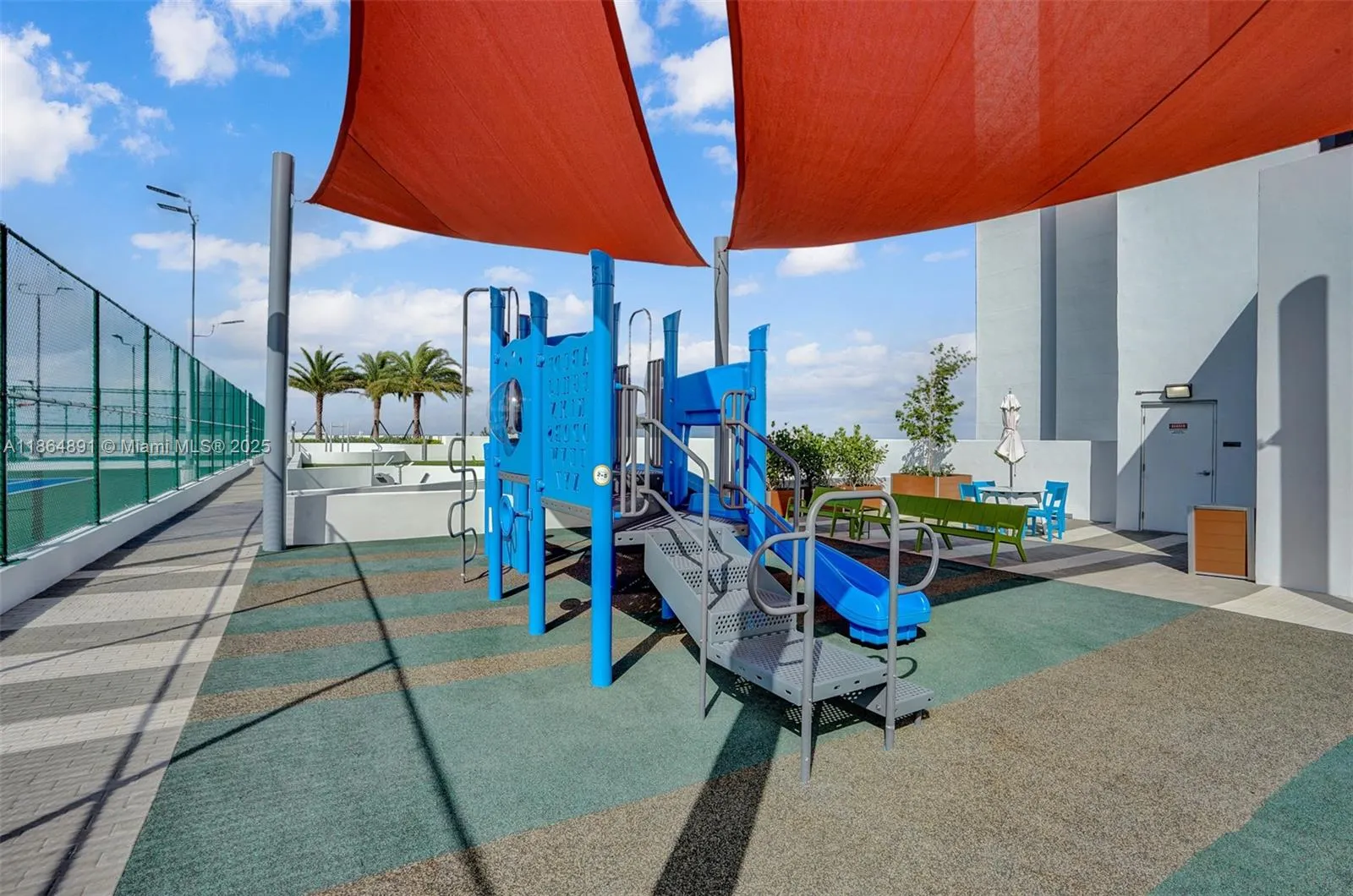 16385 Biscayne, #1618+ 2 Parking