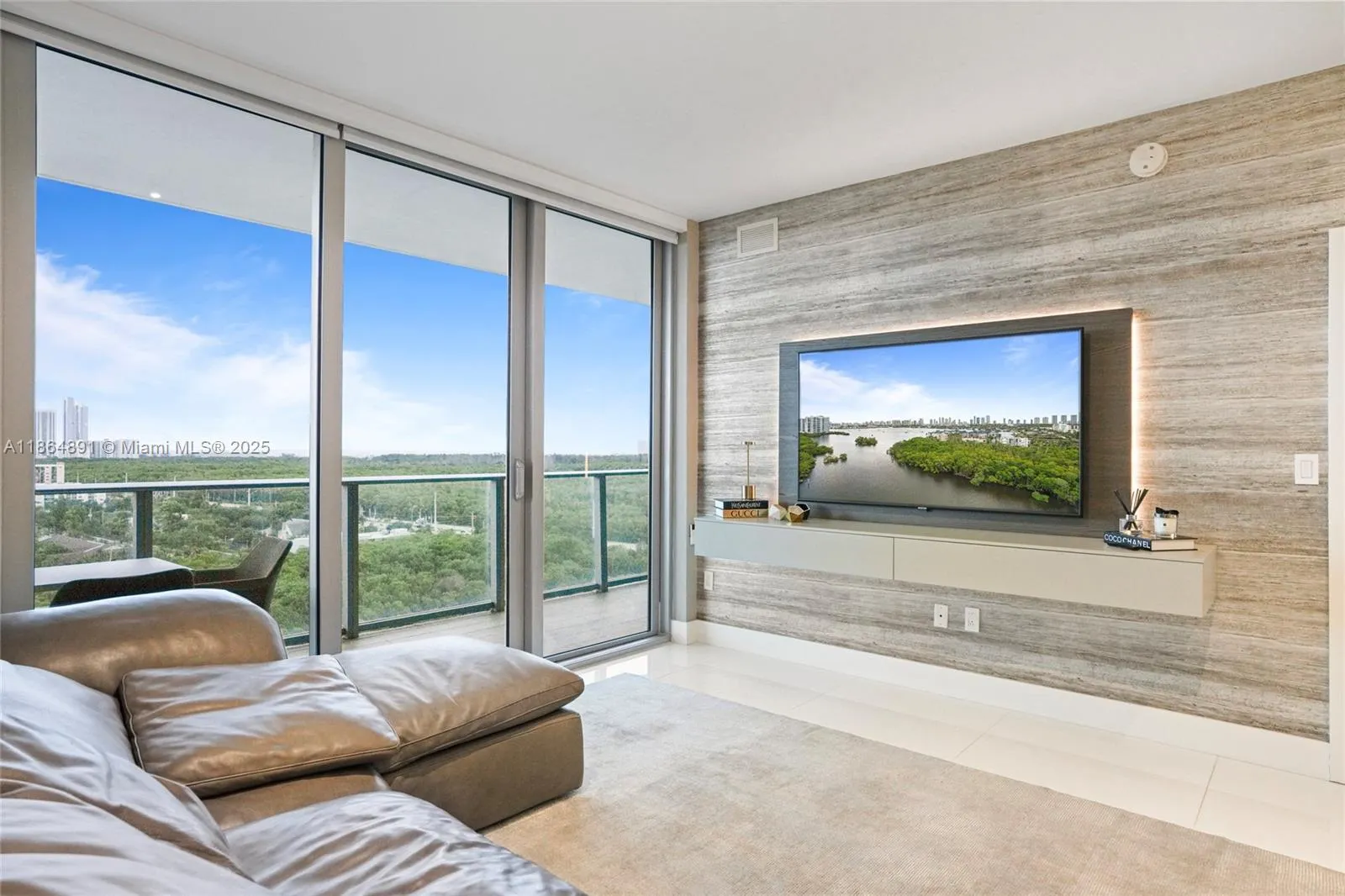 16385 Biscayne, #1618+ 2 Parking
