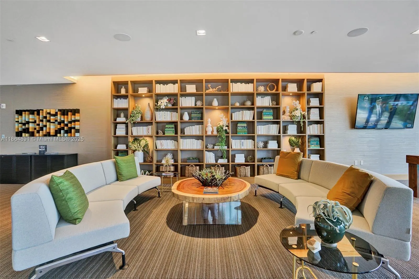 16385 Biscayne, #1618+ 2 Parking