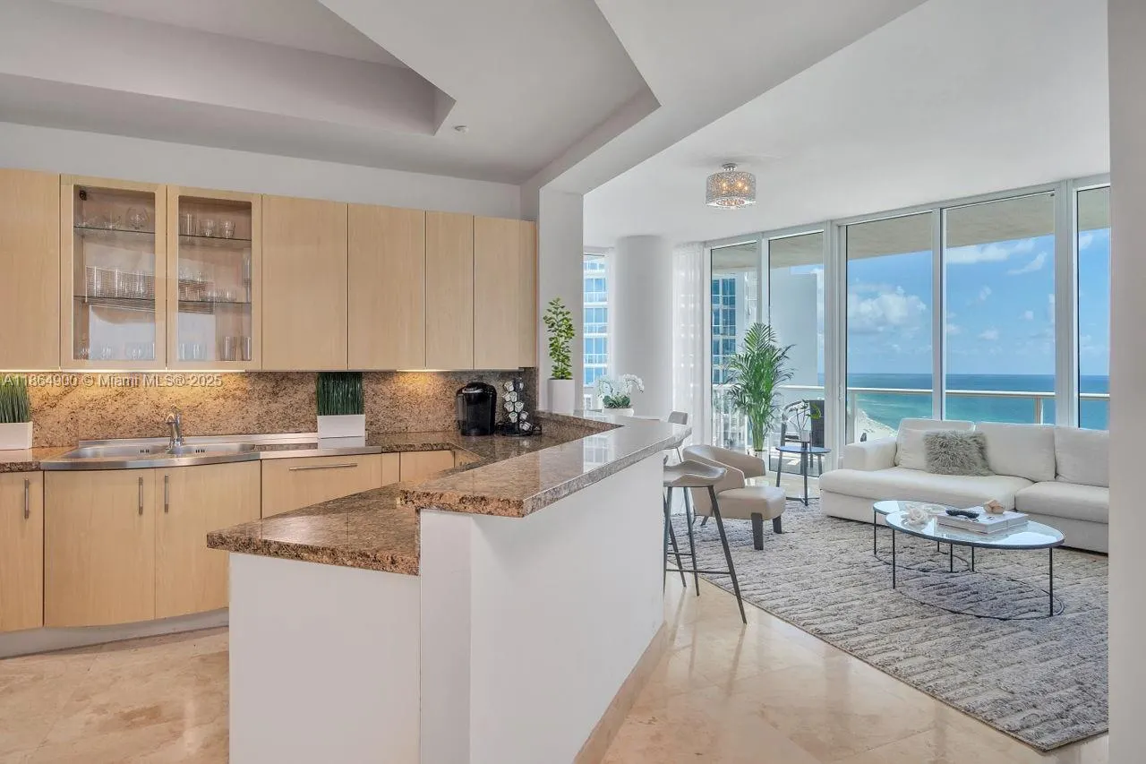100 S Pointe Dr, #2208