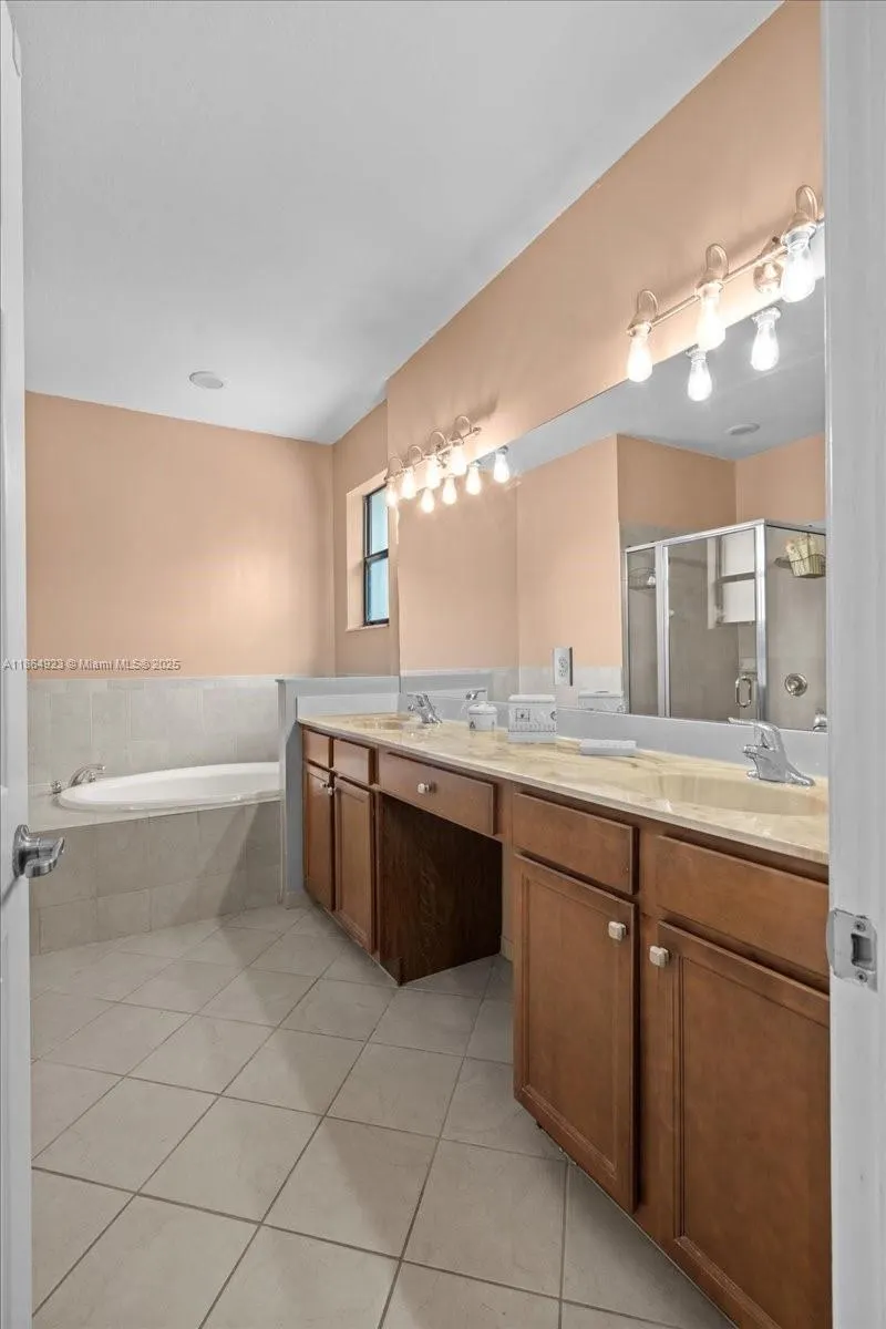 140 SE 36th Ter