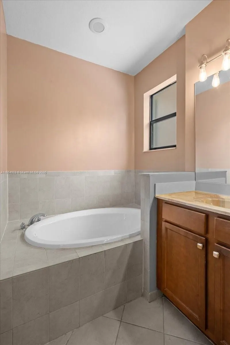140 SE 36th Ter