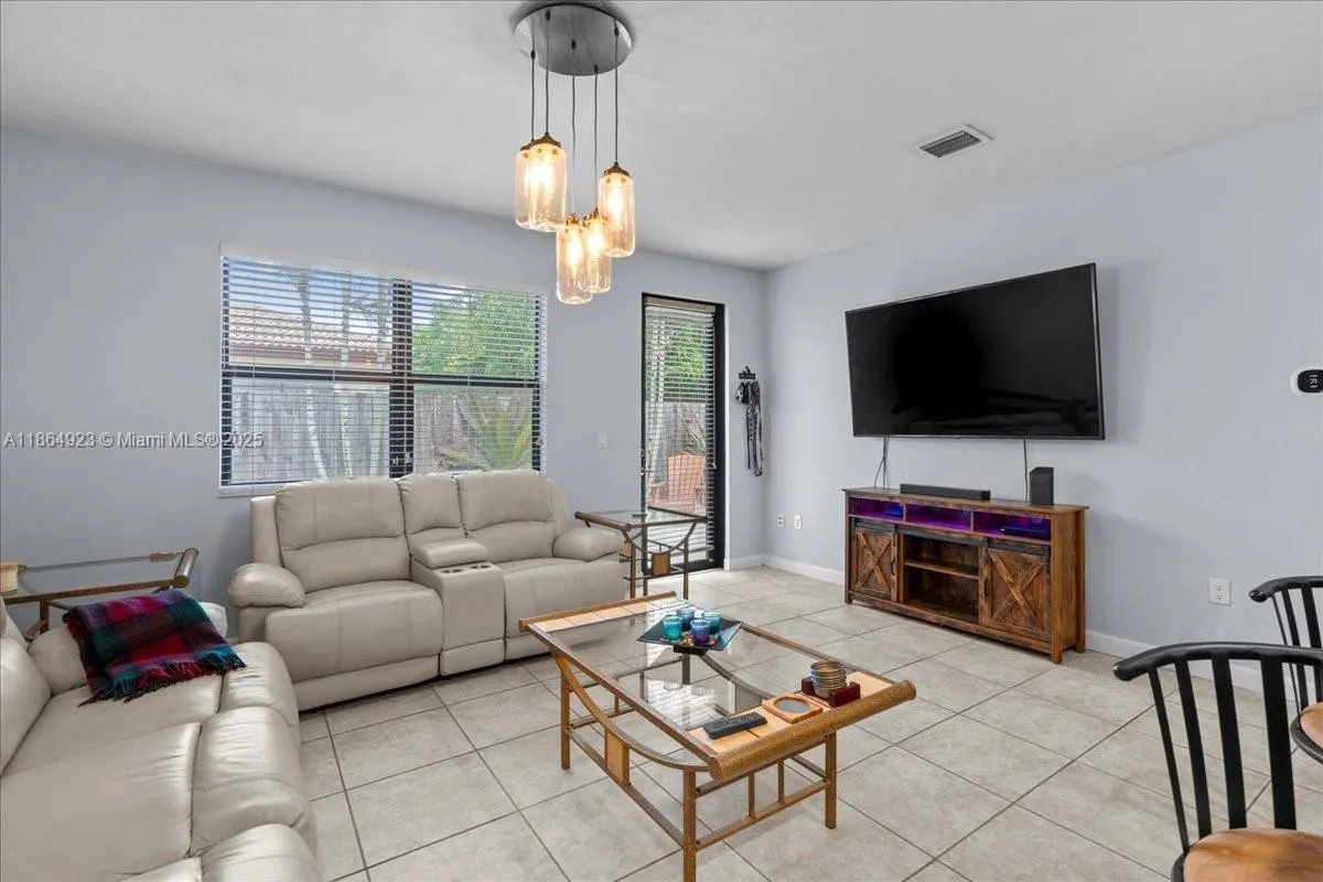 140 SE 36th Ter