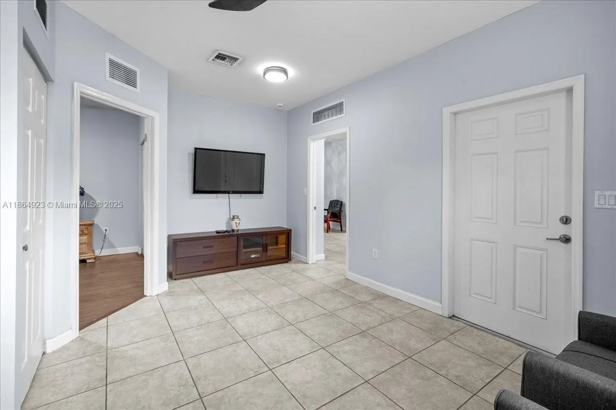 140 SE 36th Ter