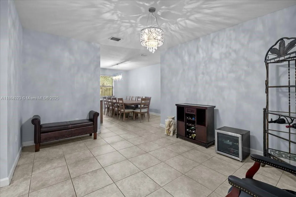 140 SE 36th Ter