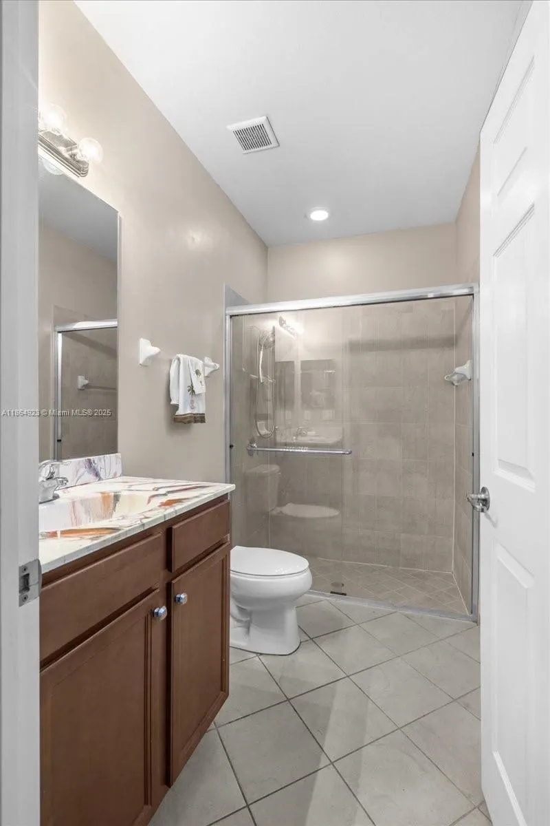140 SE 36th Ter