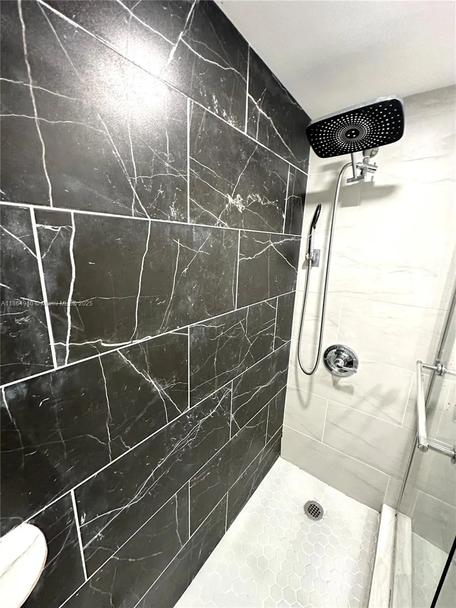 26 Diplomat Pkwy, #2325