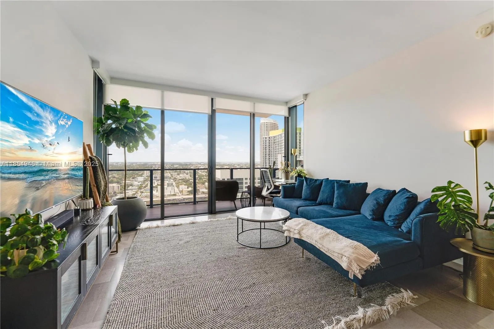 88 SW 7th St, #2910