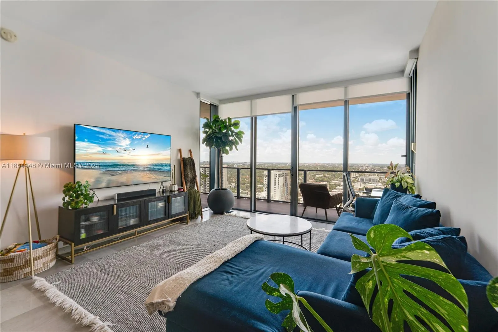 88 SW 7th St, #2910