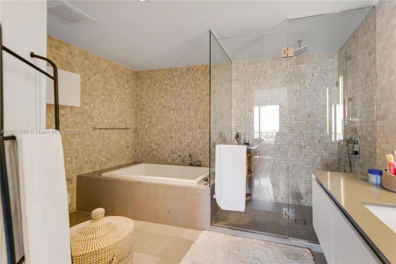 88 SW 7th St, #2910