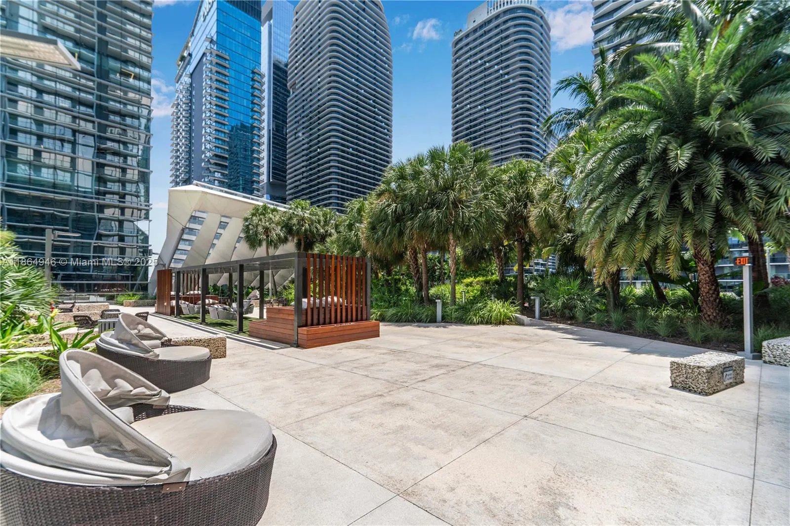 88 SW 7th St, #2910