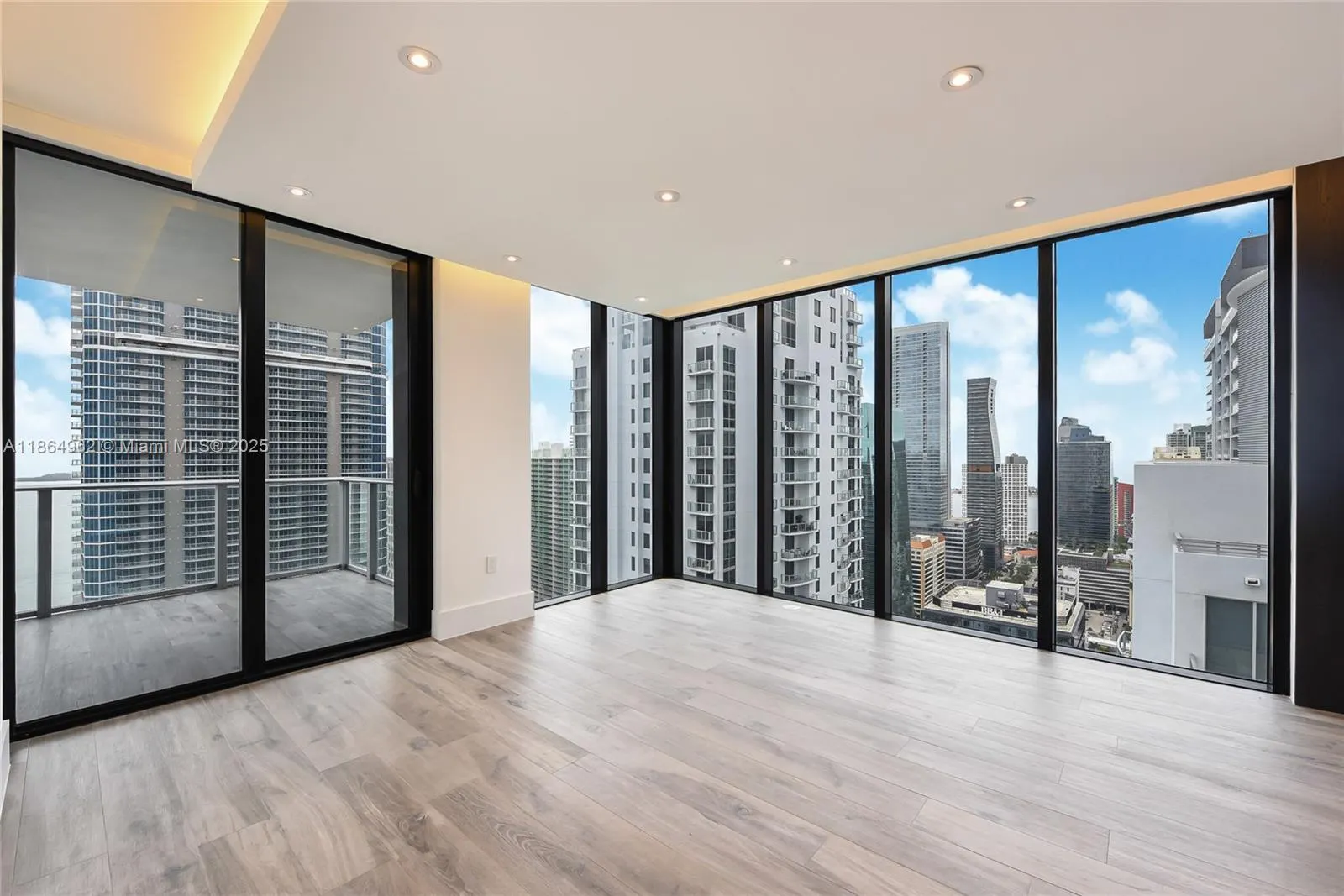 1010 Brickell Ave, #3905