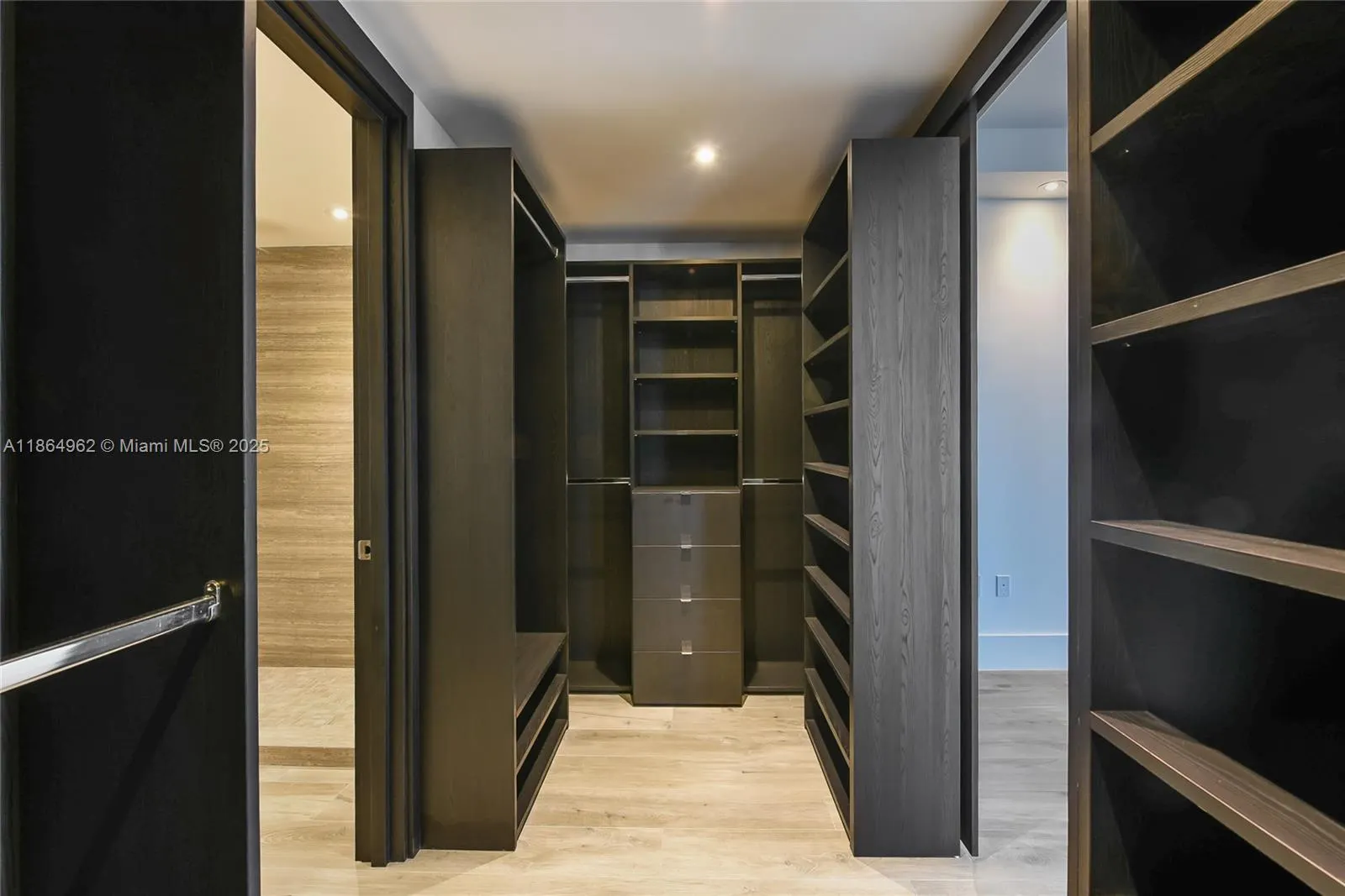 1010 Brickell Ave, #3905