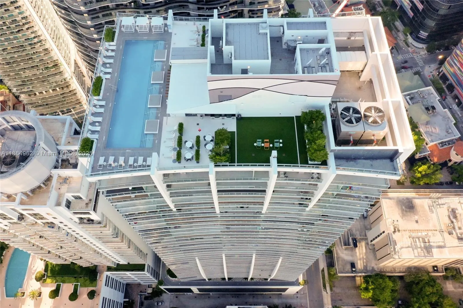 1010 Brickell Ave, #3905