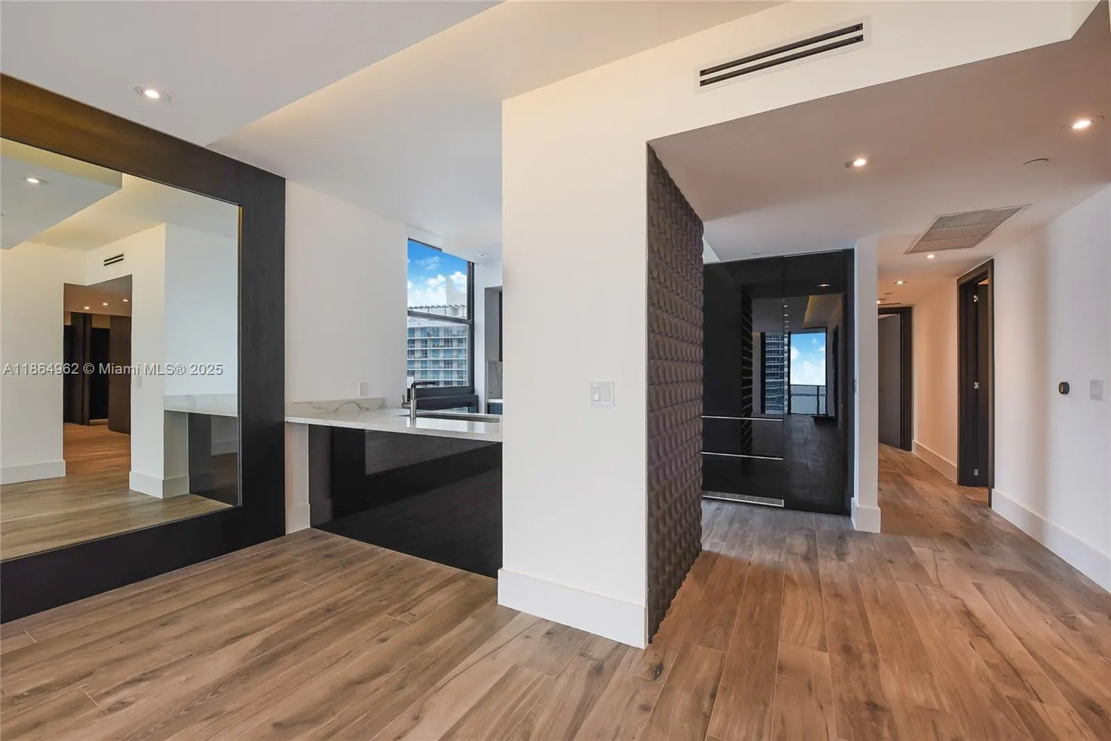 1010 Brickell Ave, #3905