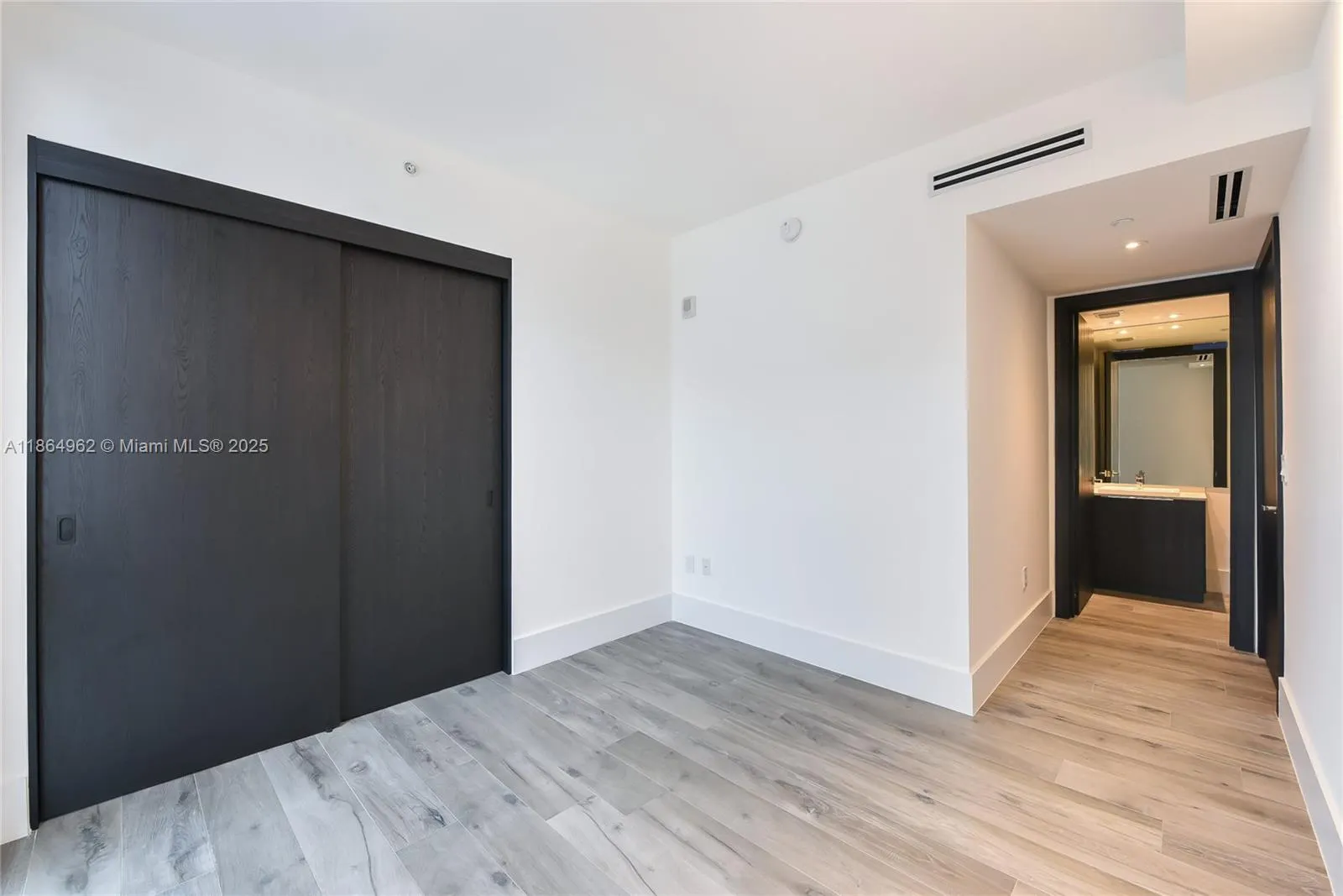1010 Brickell Ave, #3905