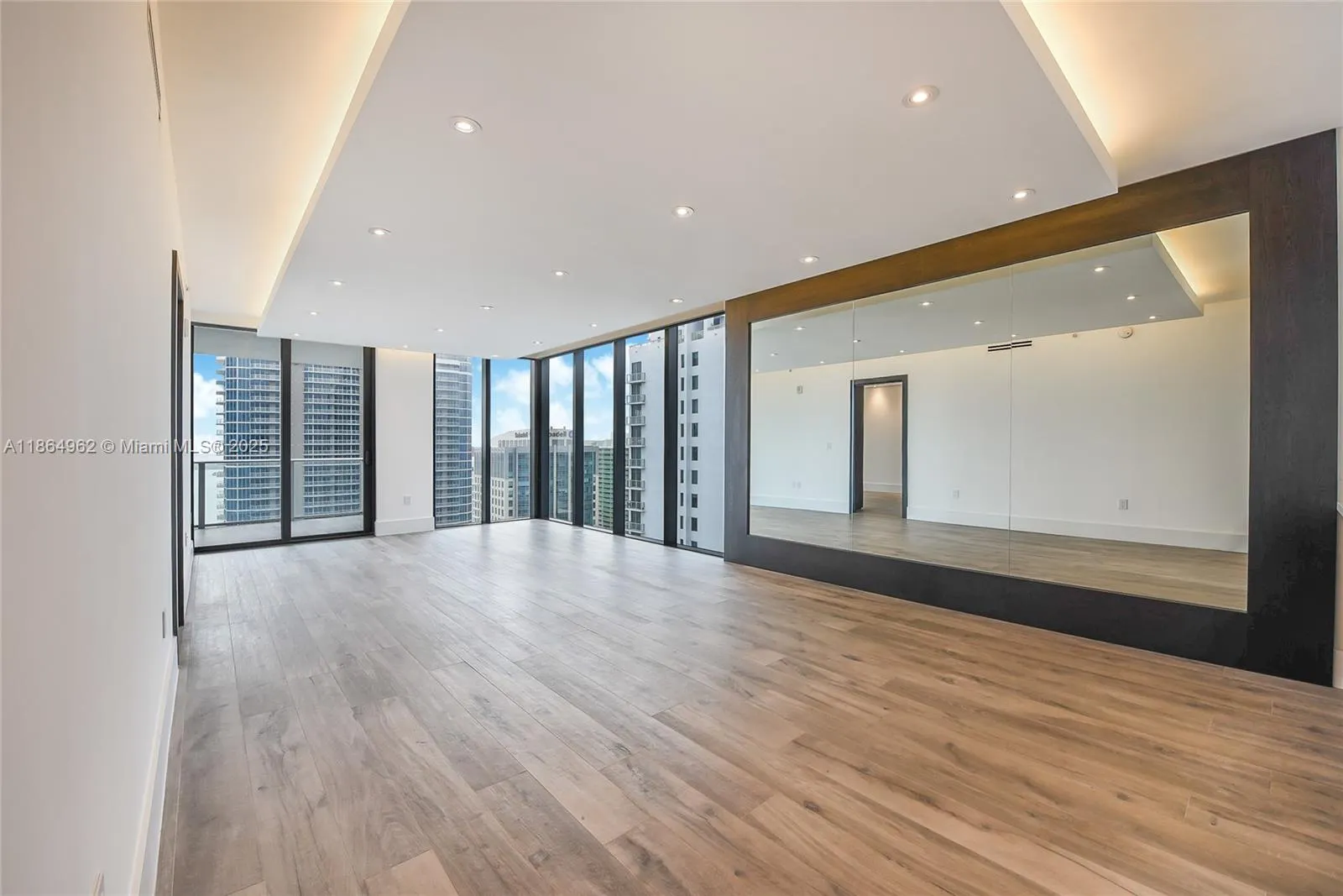 1010 Brickell Ave, #3905