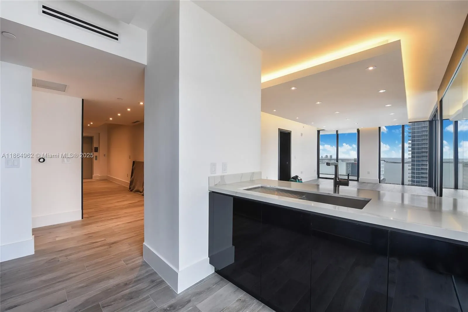 1010 Brickell Ave, #3905