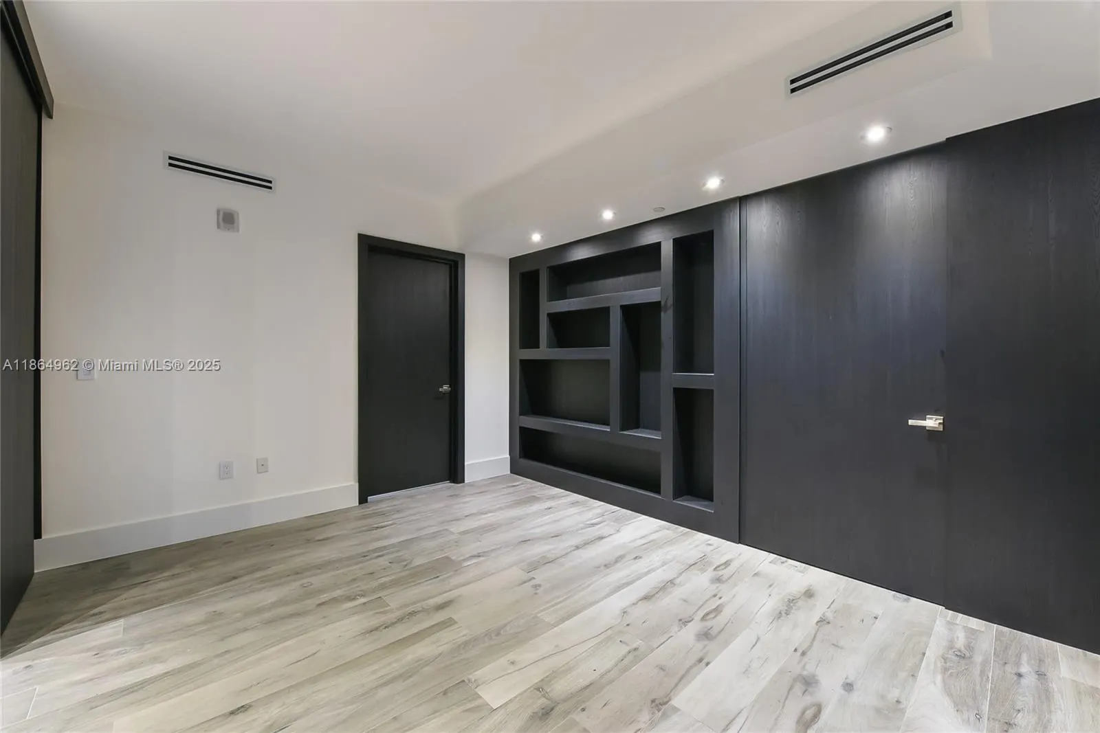 1010 Brickell Ave, #3905