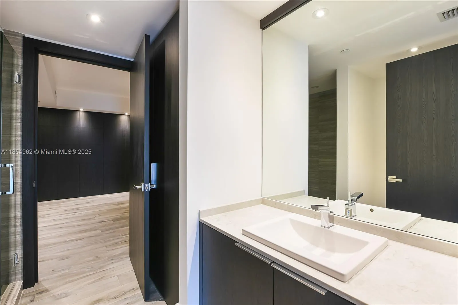 1010 Brickell Ave, #3905