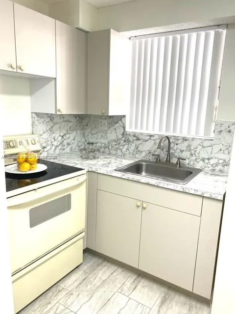 199 SW 12th Ave, #415B