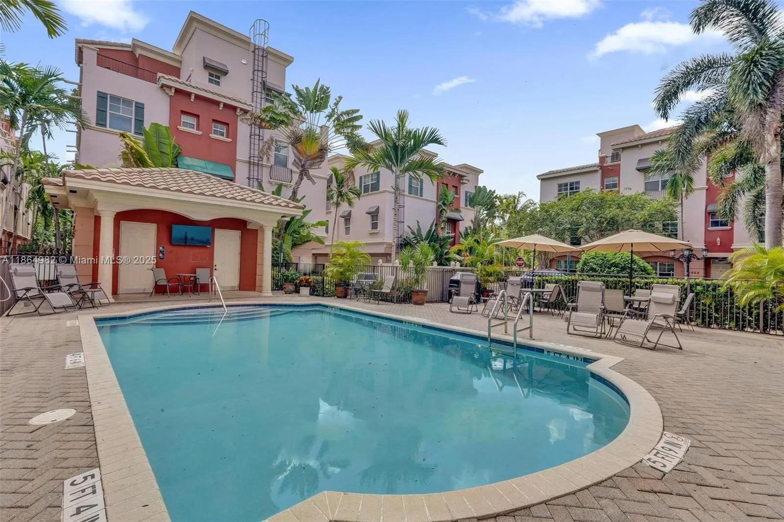 1033 NE 17th Way, #803