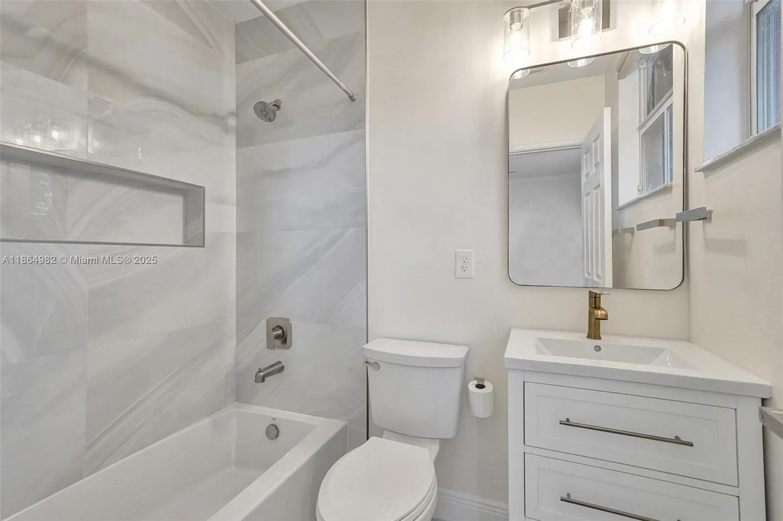 1033 NE 17th Way, #803