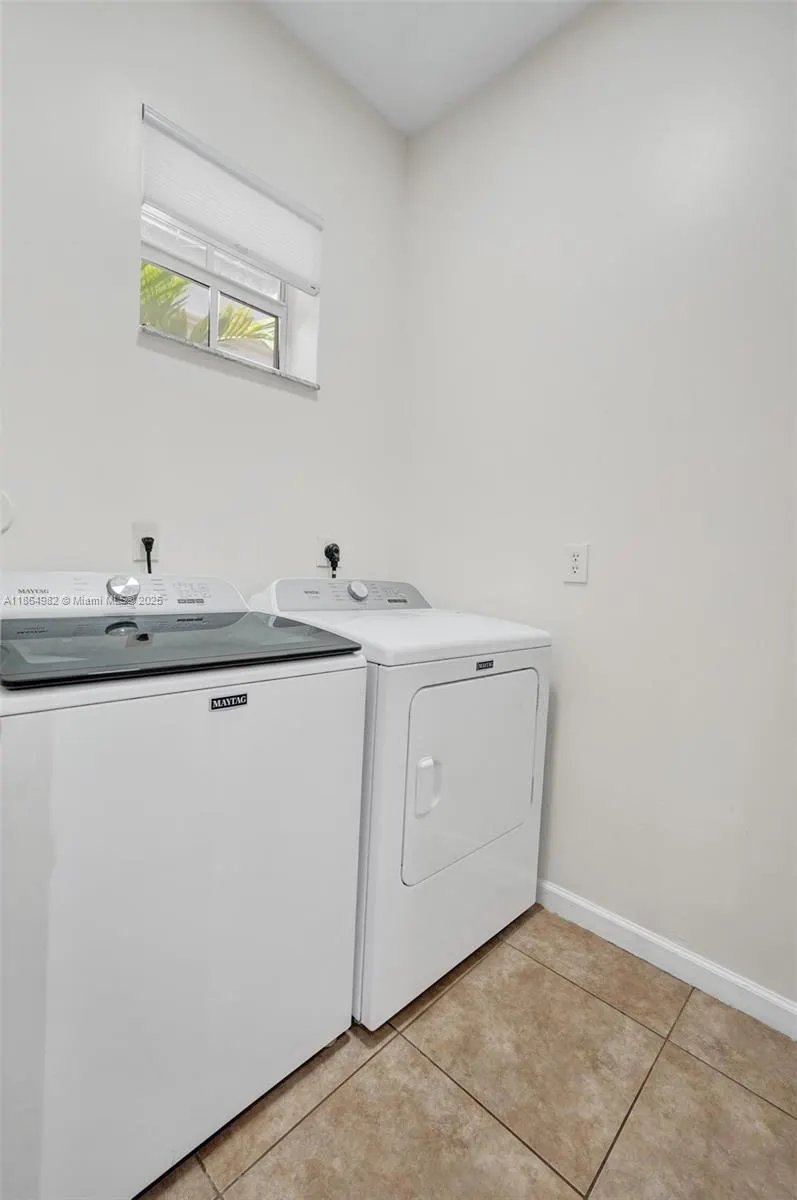 1033 NE 17th Way, #803