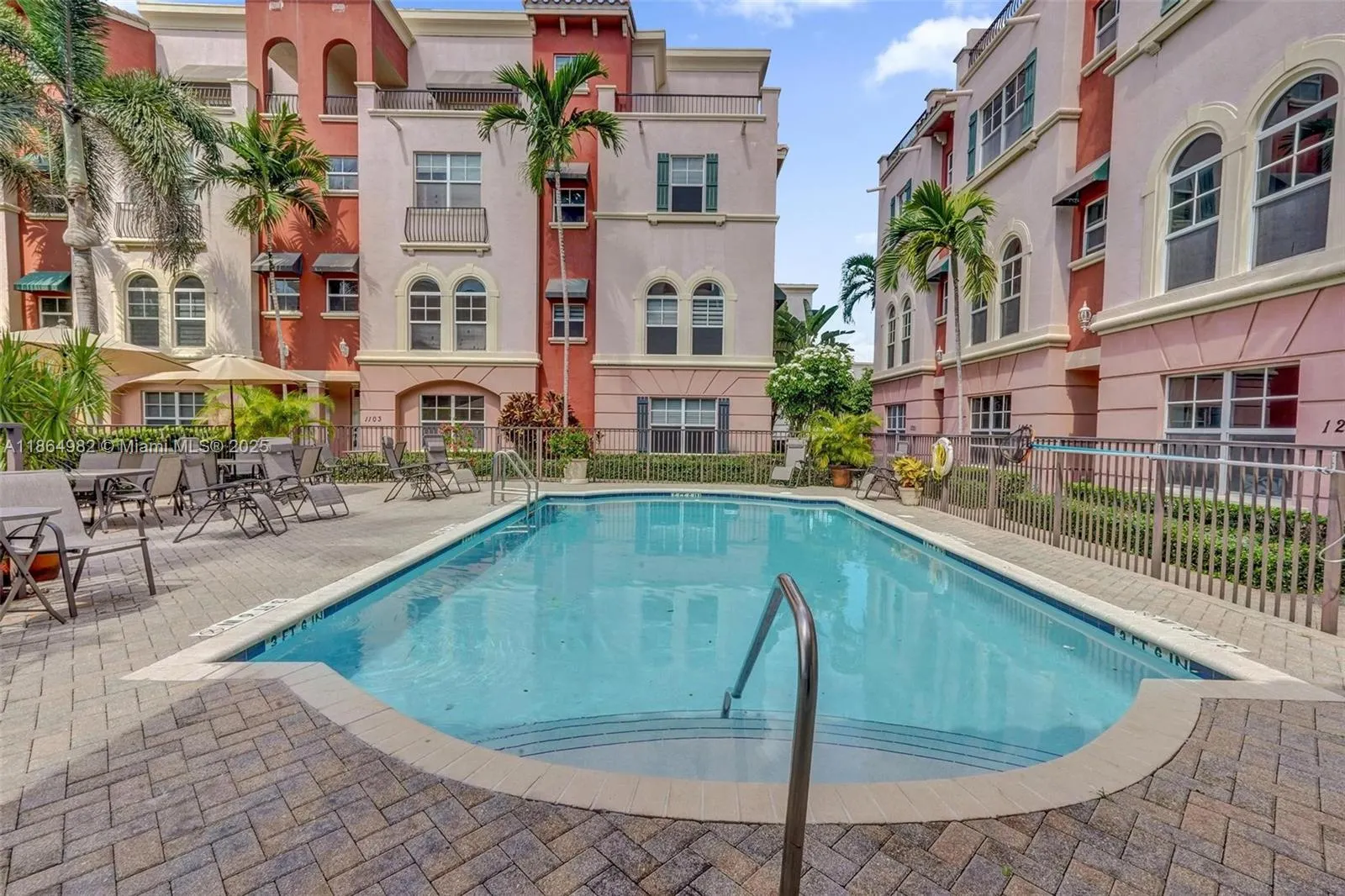 1033 NE 17th Way, #803