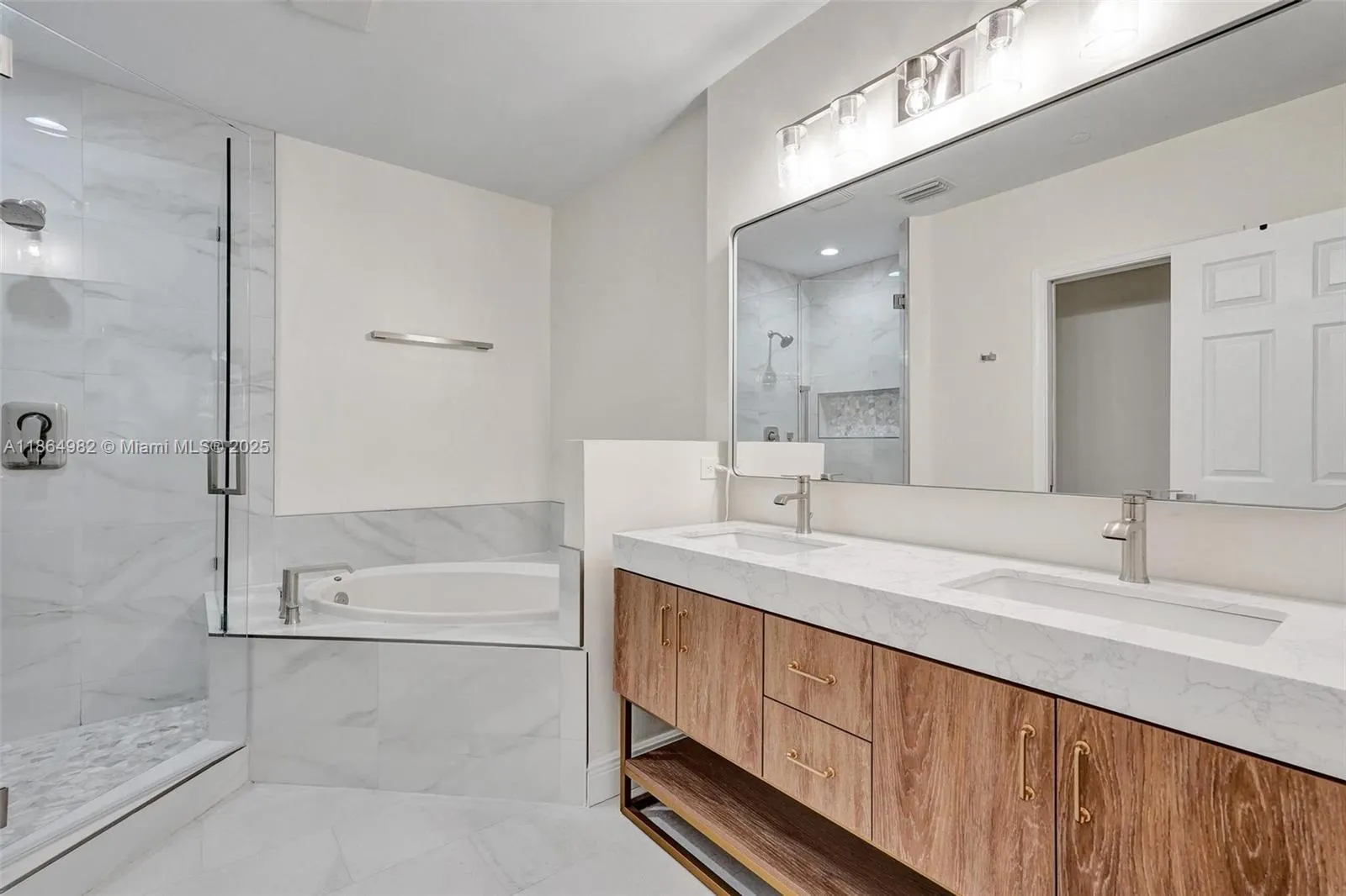 1033 NE 17th Way, #803