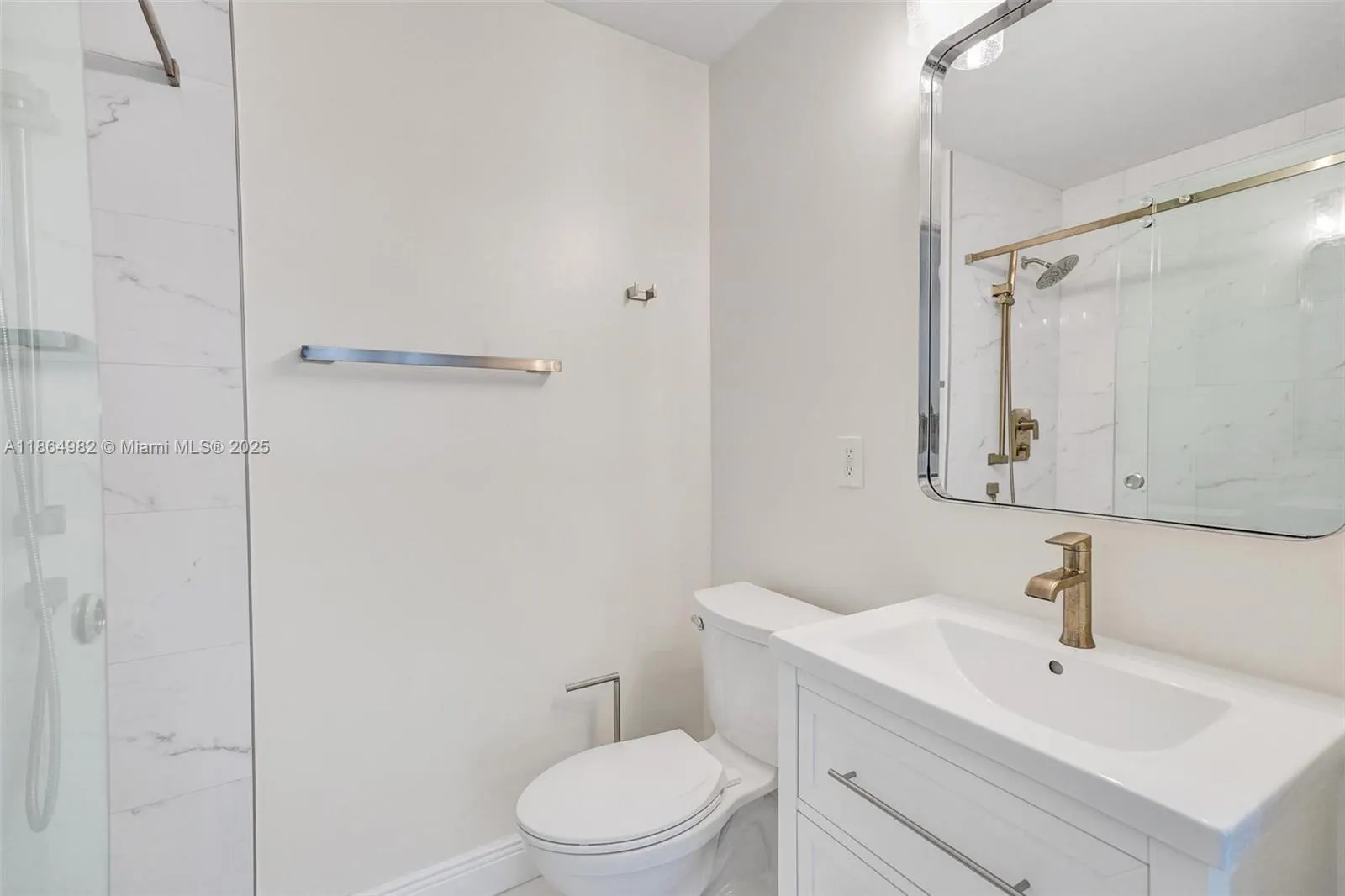 1033 NE 17th Way, #803