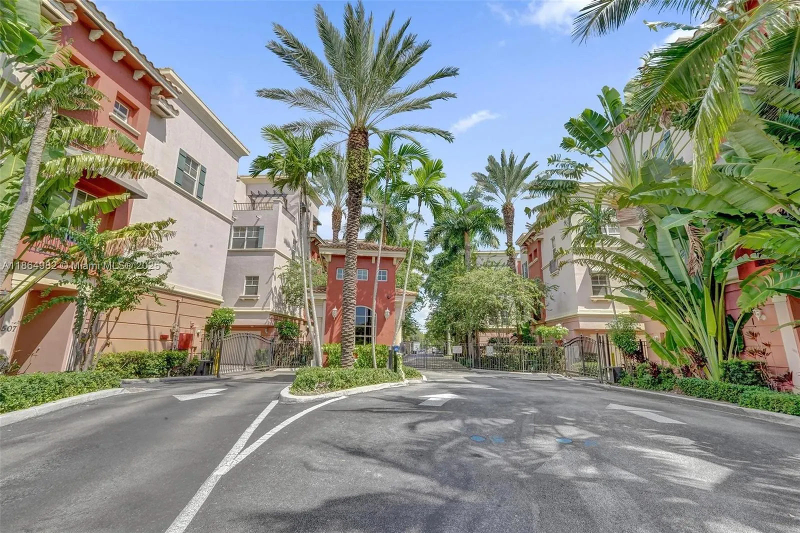 1033 NE 17th Way, #803