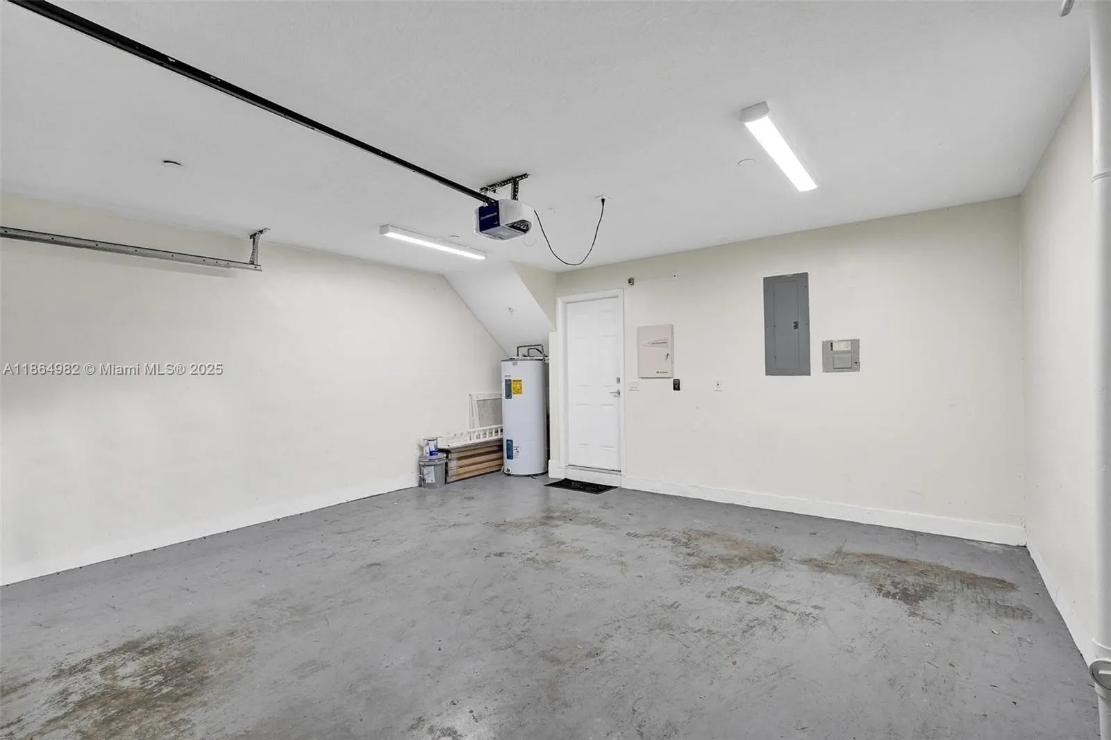 1033 NE 17th Way, #803