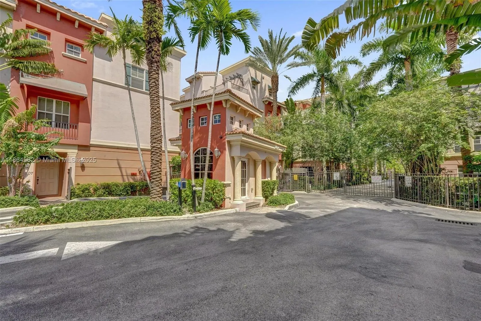 1033 NE 17th Way, #803