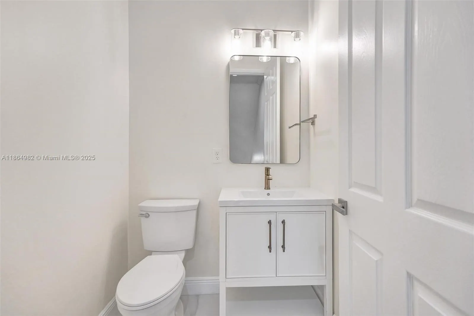 1033 NE 17th Way, #803