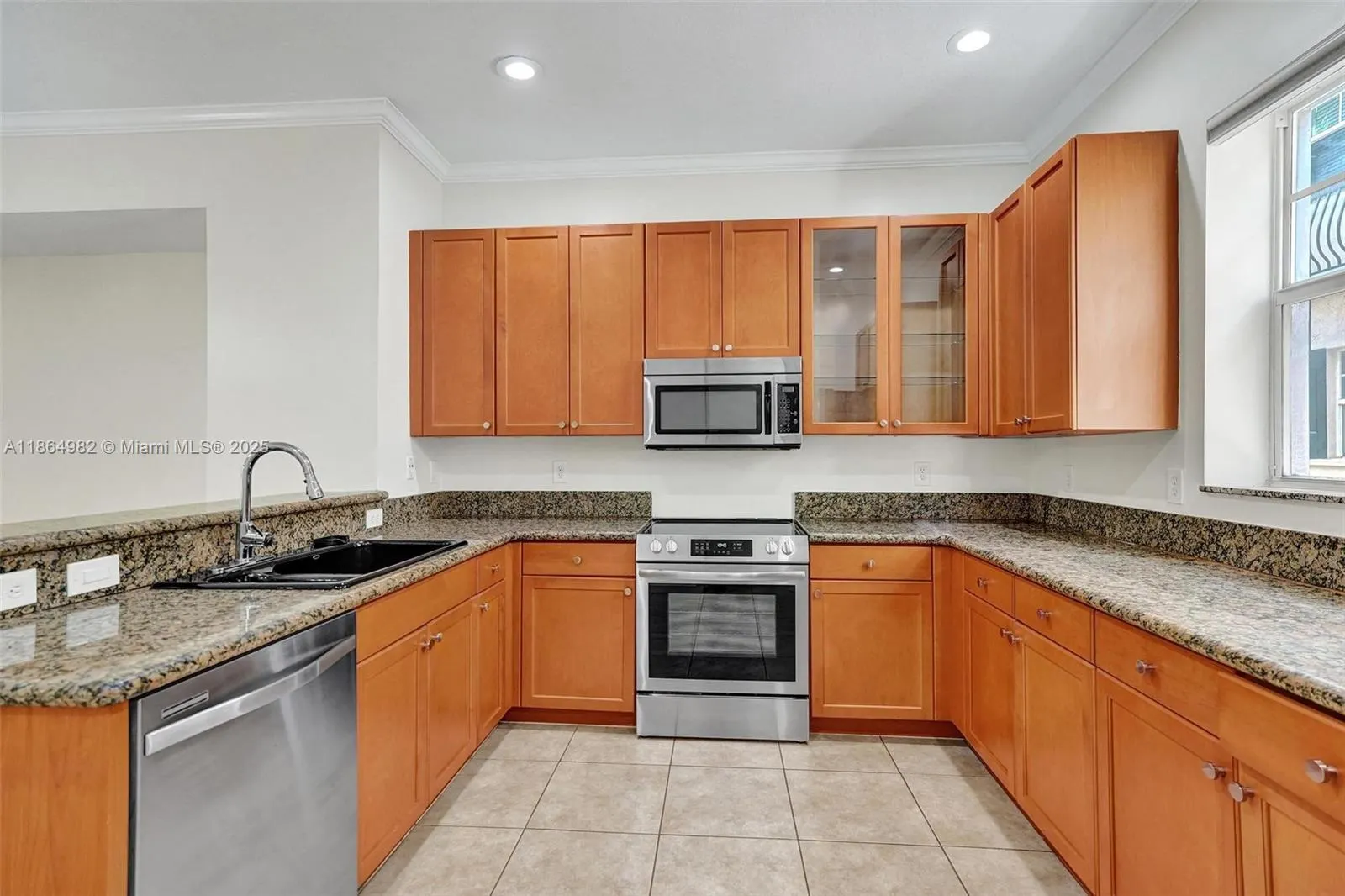 1033 NE 17th Way, #803