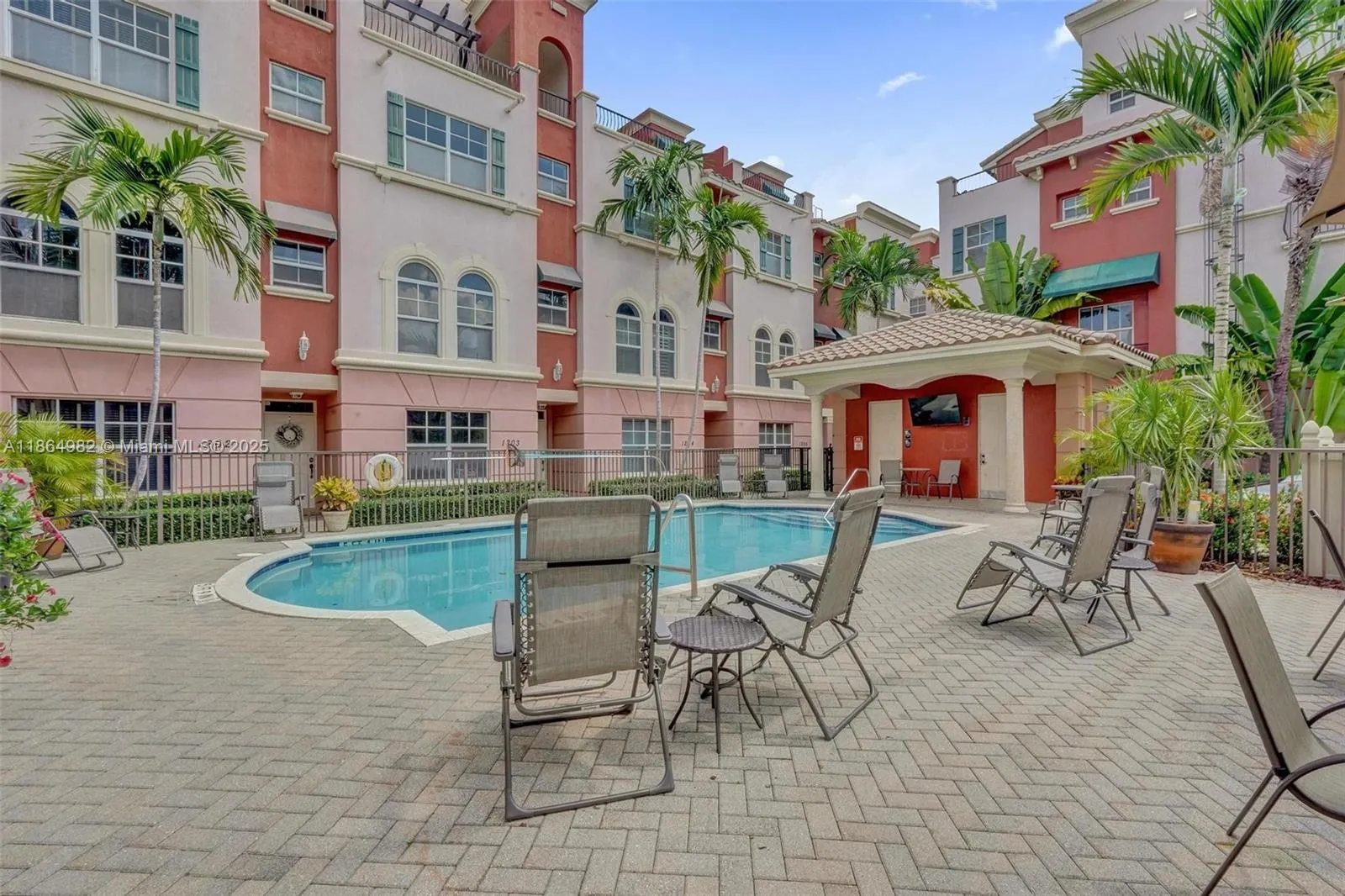 1033 NE 17th Way, #803
